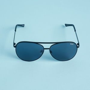 QUAY AUSTRALIA Vivienne Sunglasses in Black/Smoke